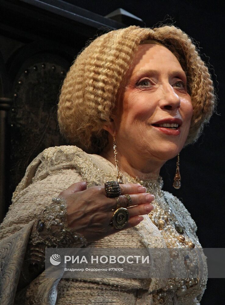 Инна Чурикова