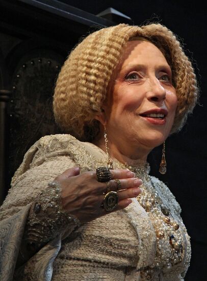 Инна Чурикова