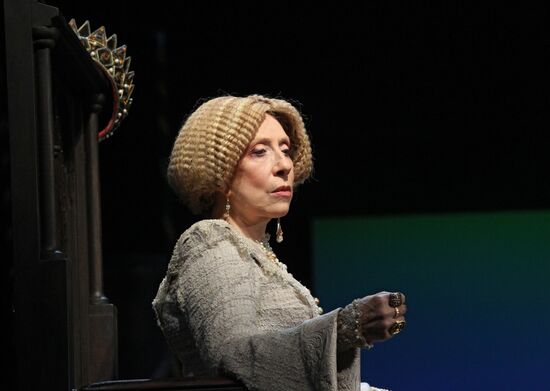 Инна Чурикова