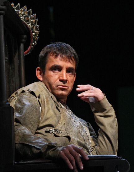 Дмитрий Певцов