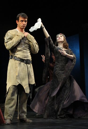 Дмитрий Певцов