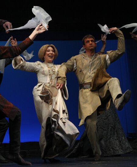 Инна Чурикова и Дмитрий Певцов