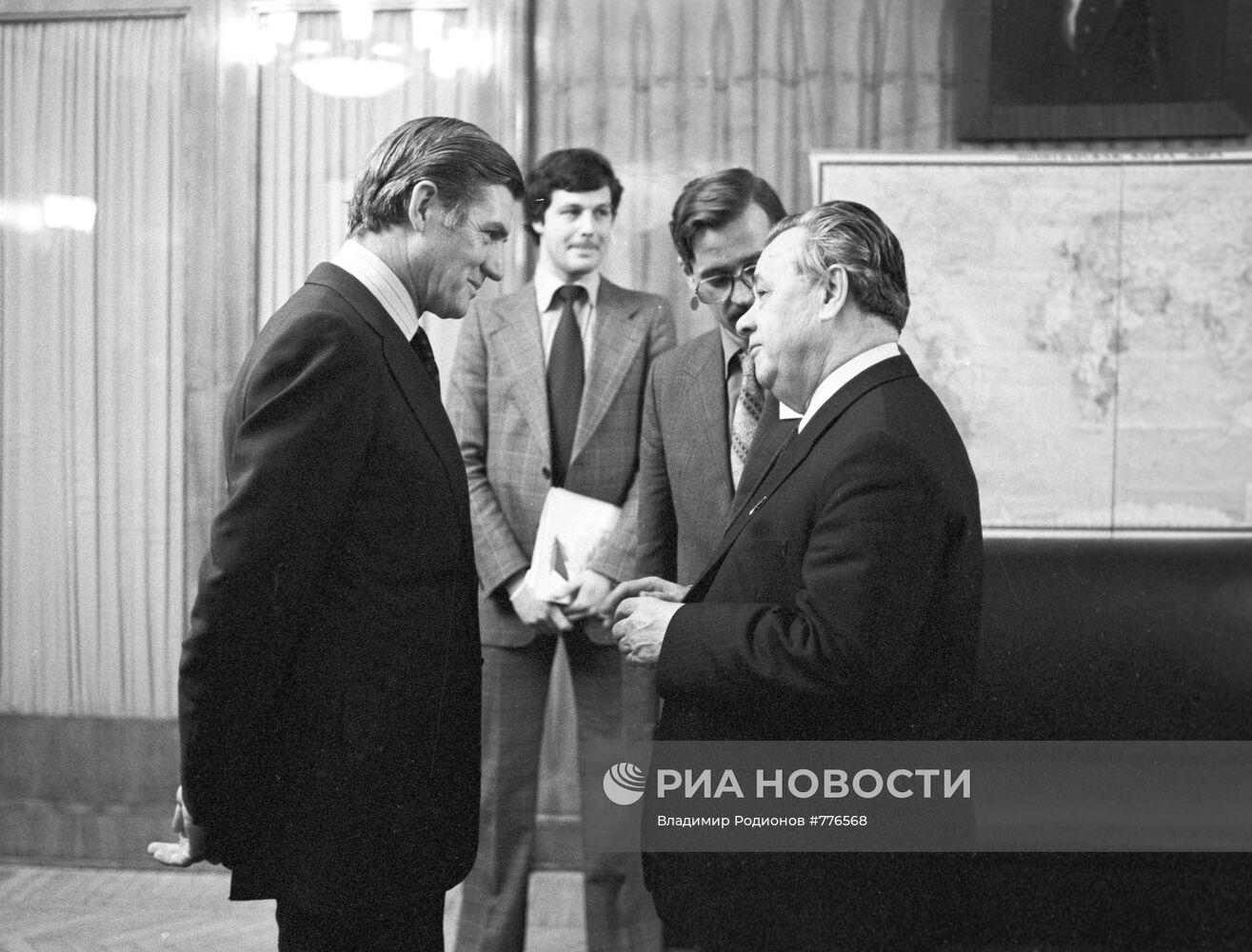 Н.С. Патоличев во время встречи с С.Э. Паркинсоном