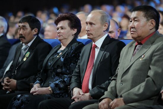 В.Путин поздравил работников сельского хозяйства c праздником