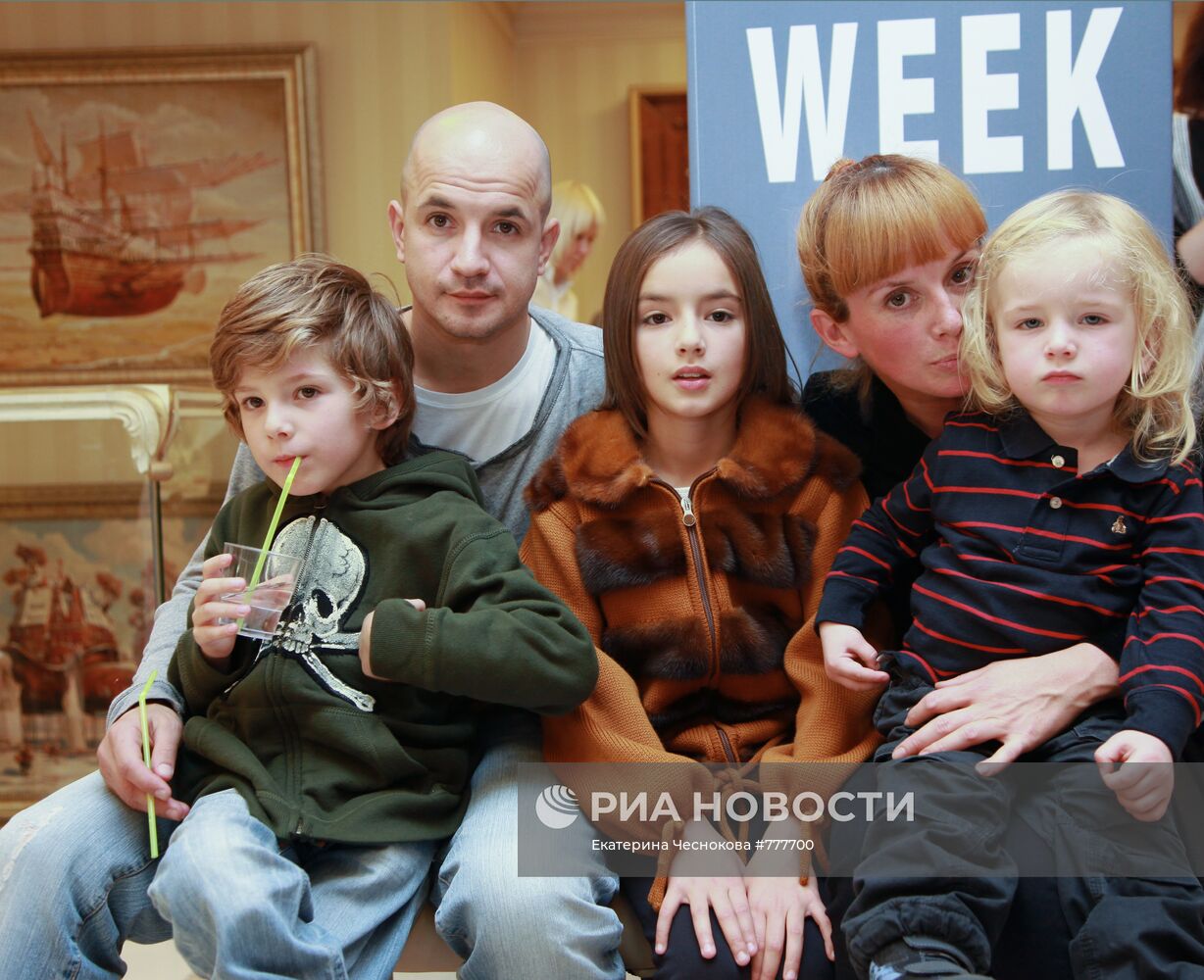 Егор Дружинин с семьей