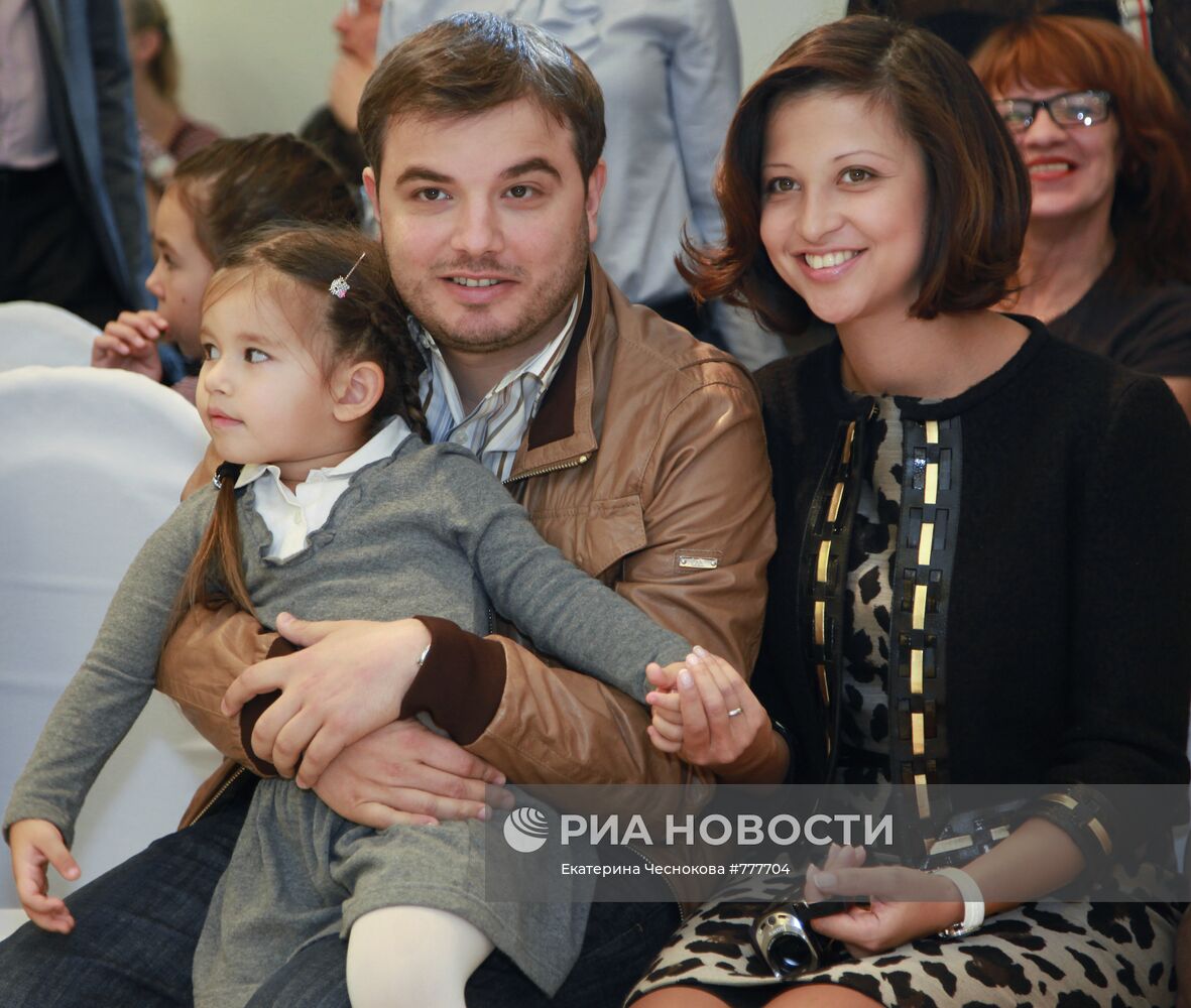 Яна Батыршина с супругом и дочерью