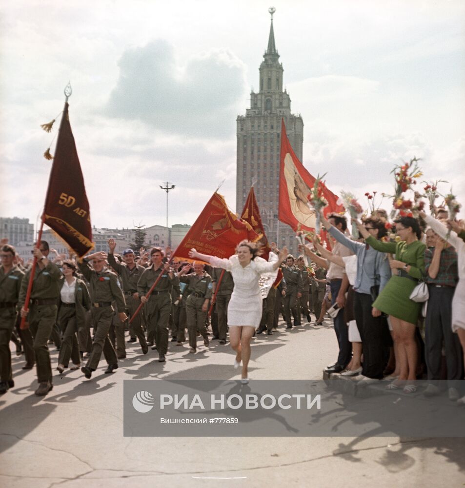 Кадр из фильма "Молодые"