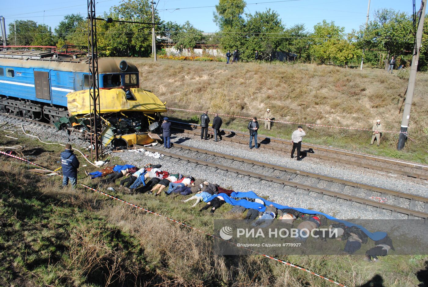 В Днепропетровской области автобус врезался в поезд