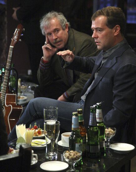 Д.Медведев провел встречу с российскими рок-музыкантами