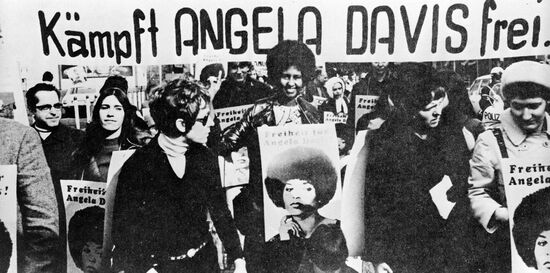 Демонстрация в защиту Анджелы Дэвис
