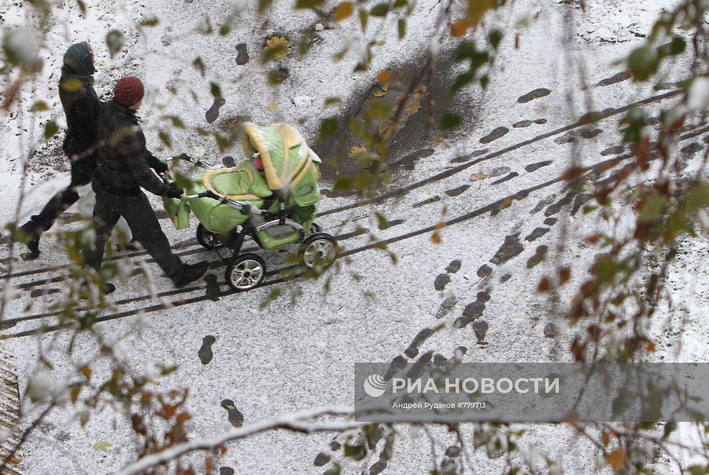 Первый снег на улицах Москвы
