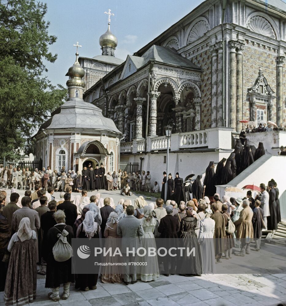 Приезд в монастырь Дмитрия Карамазова