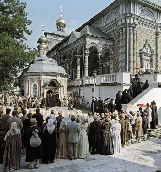 Приезд в монастырь Дмитрия Карамазова