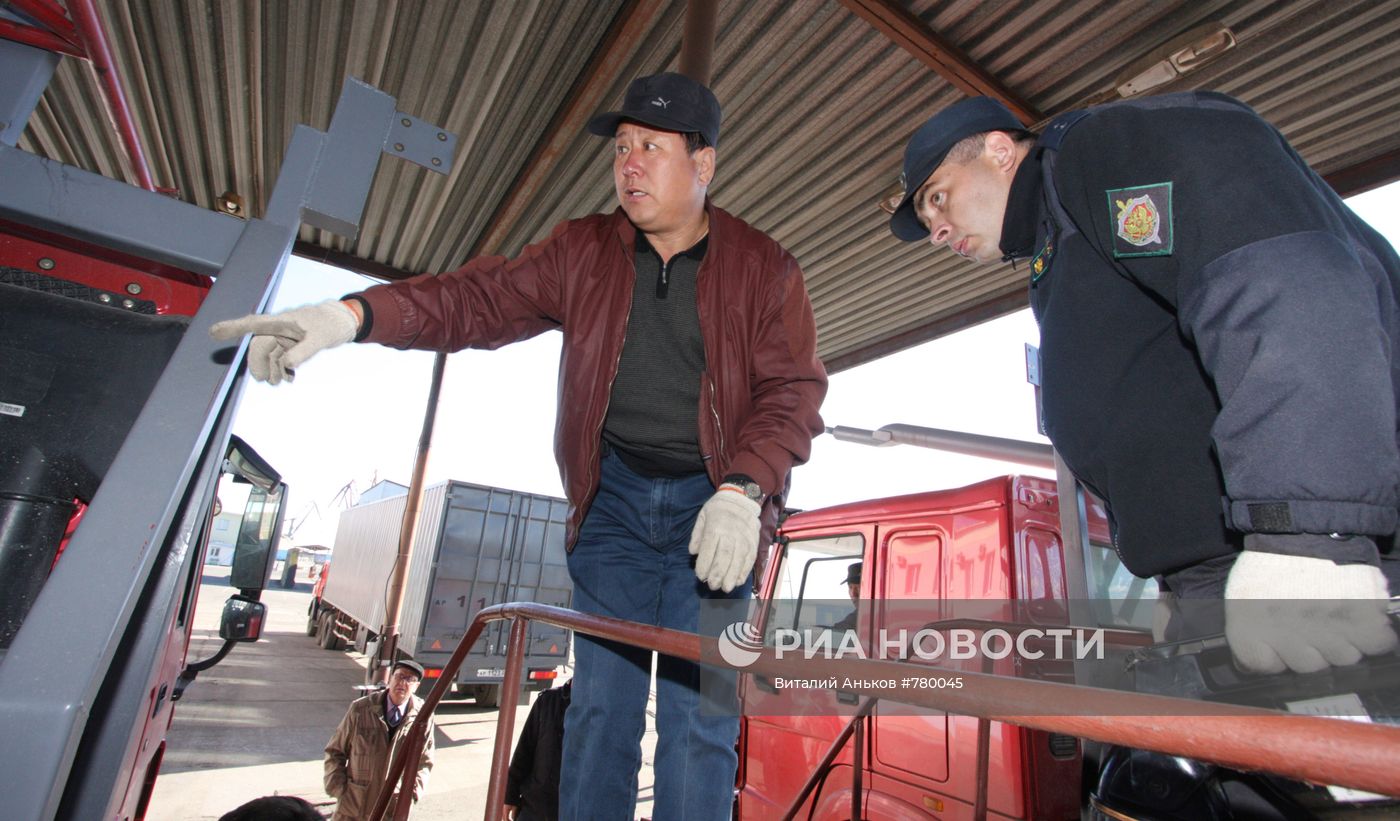 Осмотр грузового автомобиля