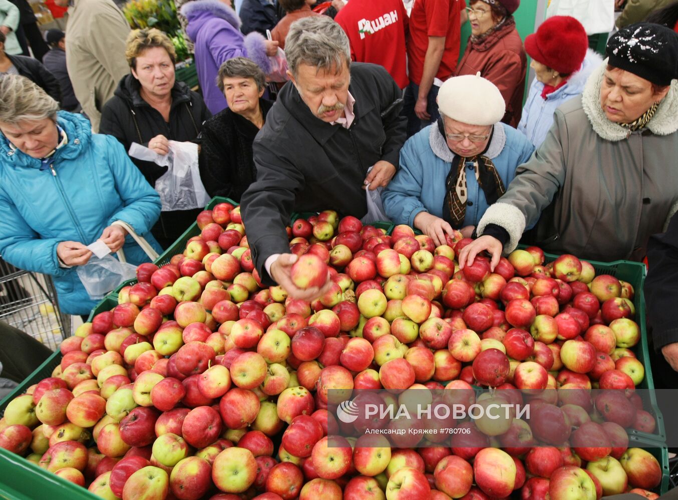 Открытие магазина "Ашан-Сити" в торговом центре Golden Park