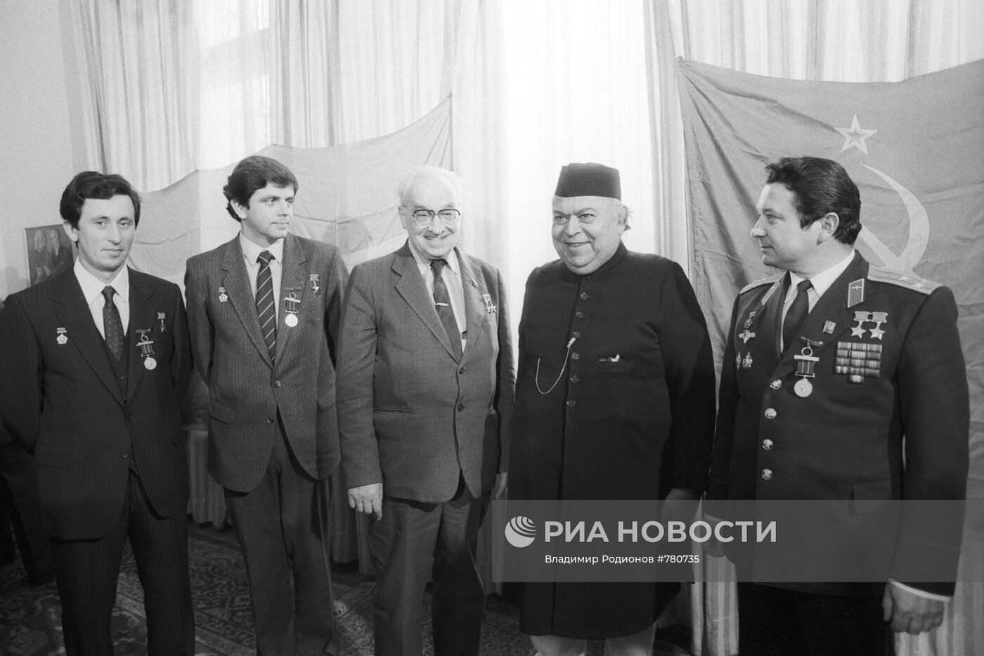 Вручение советским космонавтам Ордена Славы