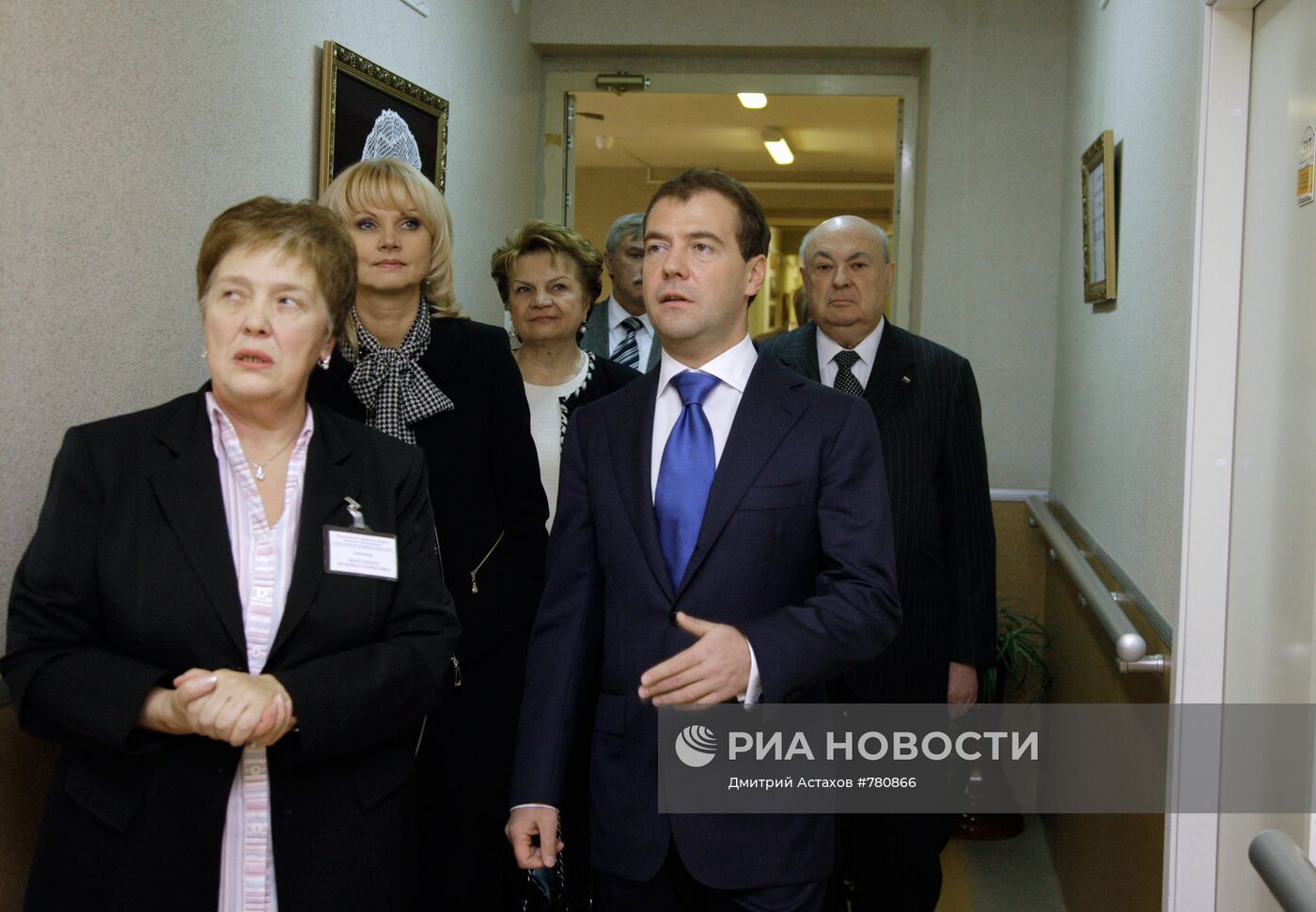 Президент РФ побывал в доме престарелых для ветеранов труда