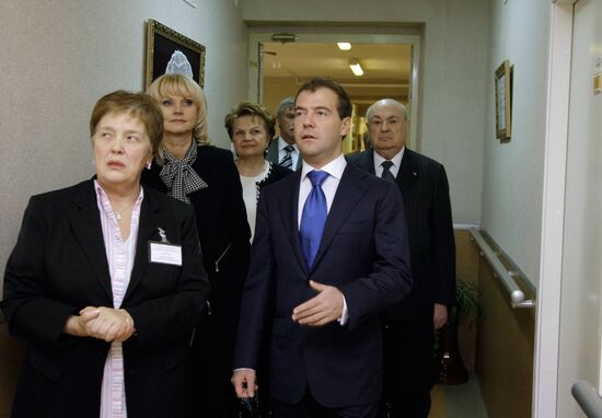 Президент РФ побывал в доме престарелых для ветеранов труда