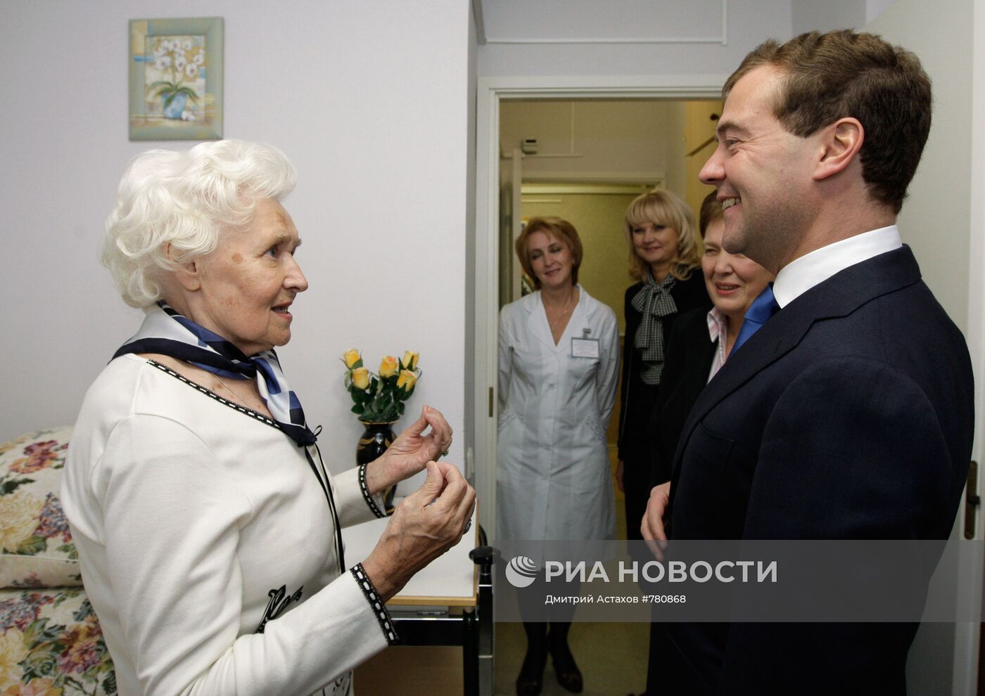 Президент РФ побывал в доме престарелых для ветеранов труда