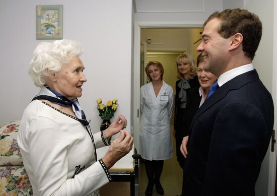 Президент РФ побывал в доме престарелых для ветеранов труда