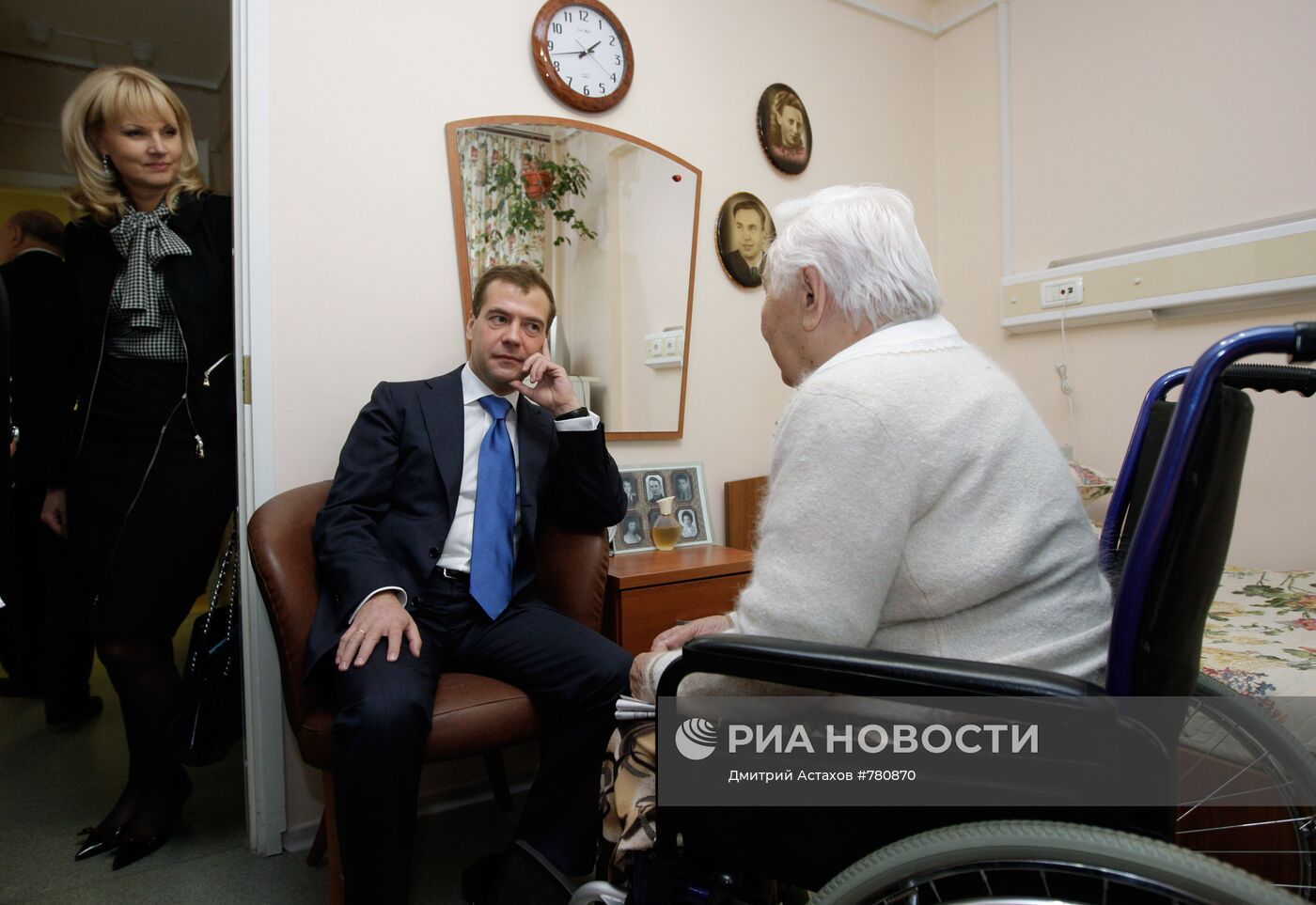 Президент РФ побывал в доме престарелых для ветеранов труда