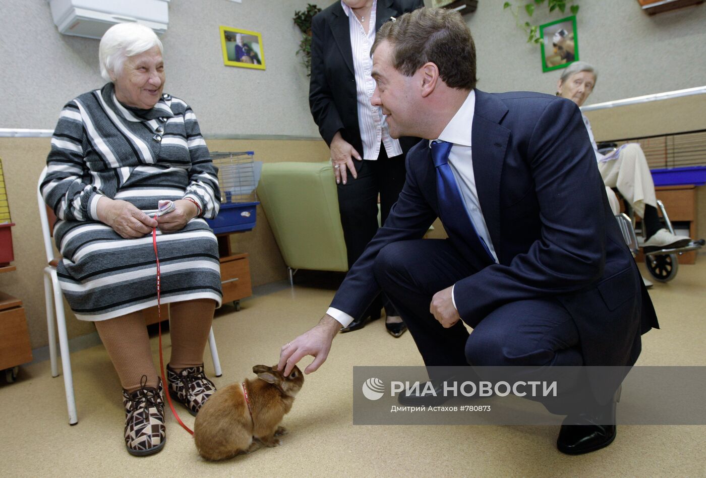 Президент РФ побывал в доме престарелых для ветеранов труда