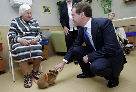 Президент РФ побывал в доме престарелых для ветеранов труда