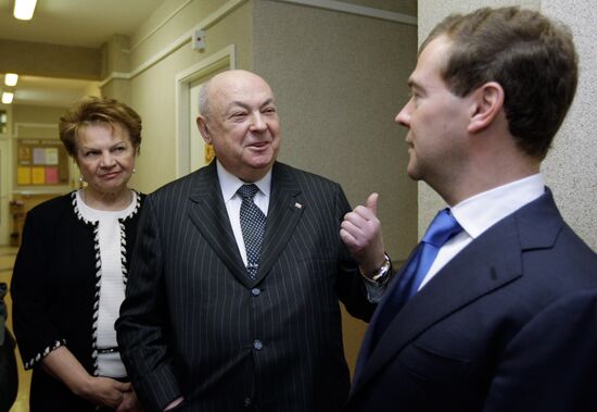 Президент РФ побывал в доме престарелых для ветеранов труда