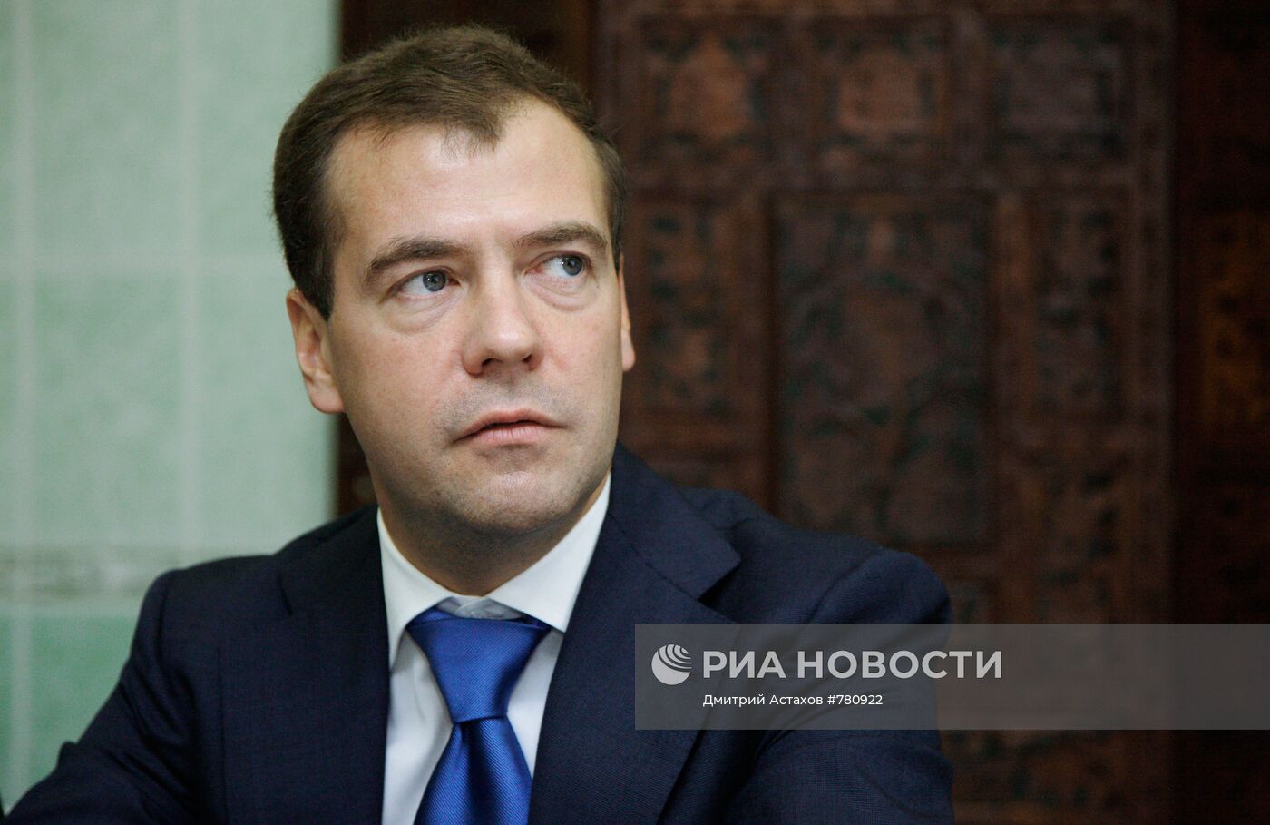 Президент РФ побывал в доме престарелых для ветеранов труда