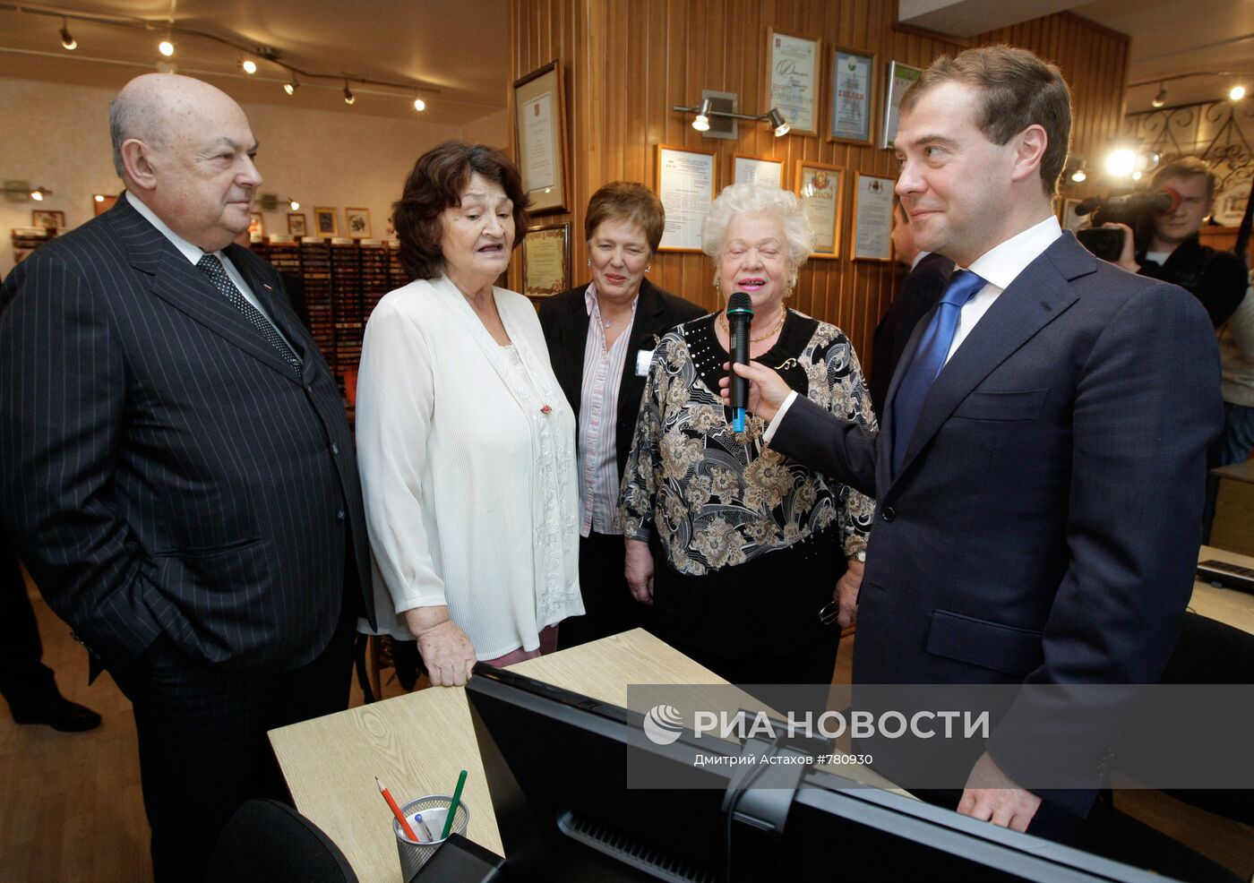 Президент РФ побывал в доме престарелых для ветеранов труда