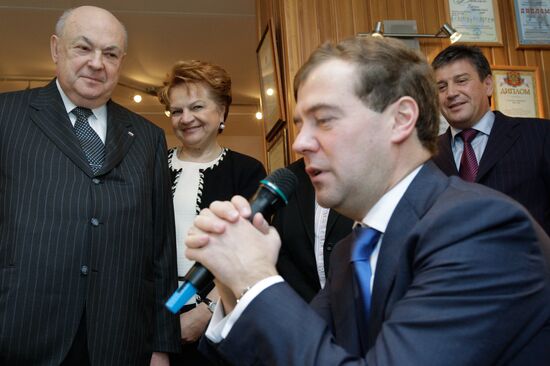 Президент РФ побывал в доме престарелых для ветеранов труда