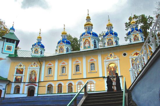 Монастыри Псковской области