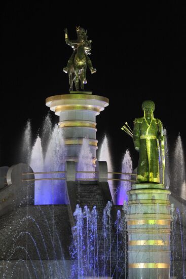 Площадь фонтанов в Ашхабаде