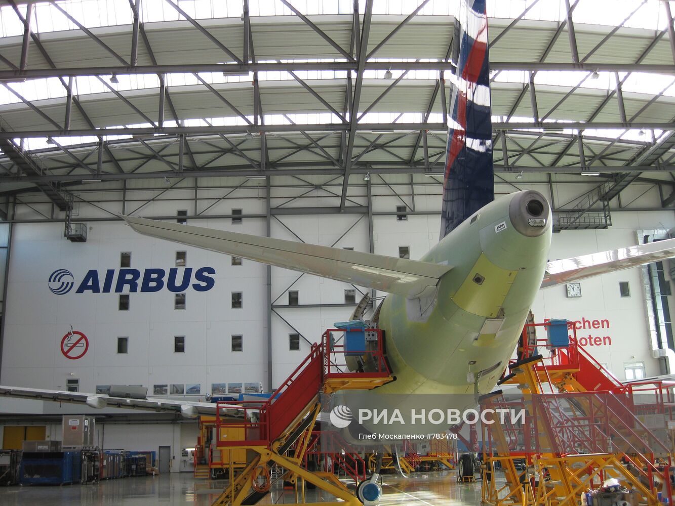 Сборка самолета Airbus А-320 для авиакомпании "Аэрофлот"