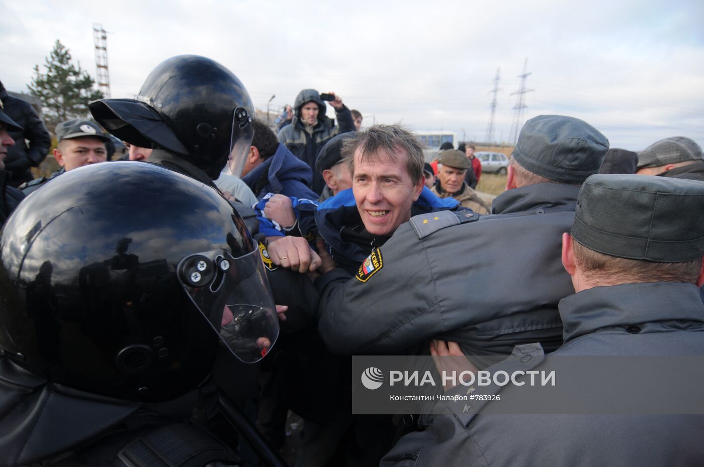 Митинг протеста против сноса гаражей в Санкт-Петербурге