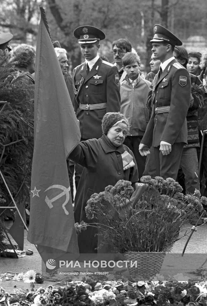 Ветераны на возложении цветов