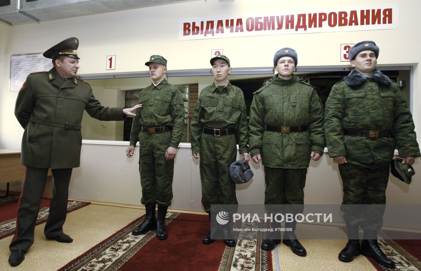 Отправка новобранцев в армию с призывного пункта в Казани