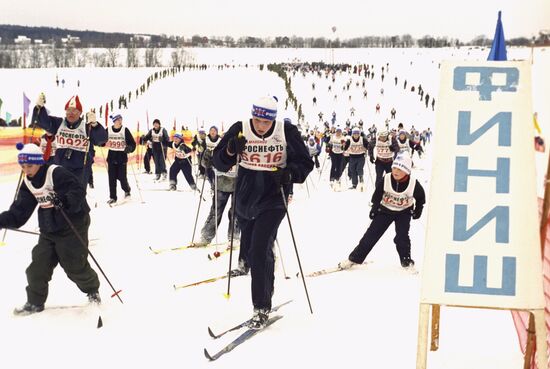 Участники лыжных соревнований "Лыжня России"