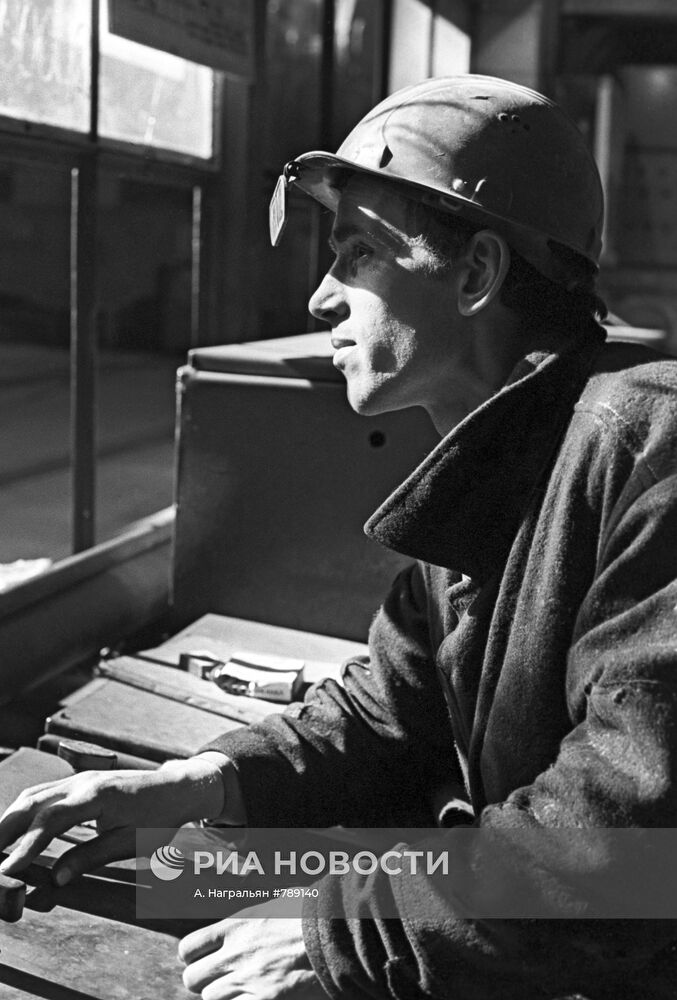 Сталевар Николай Игин