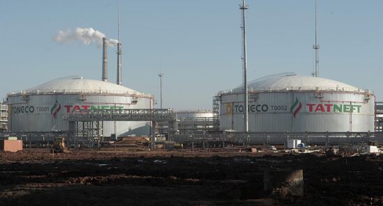 Комплекс нефтеперерабатывающих и нефтехимических заводов