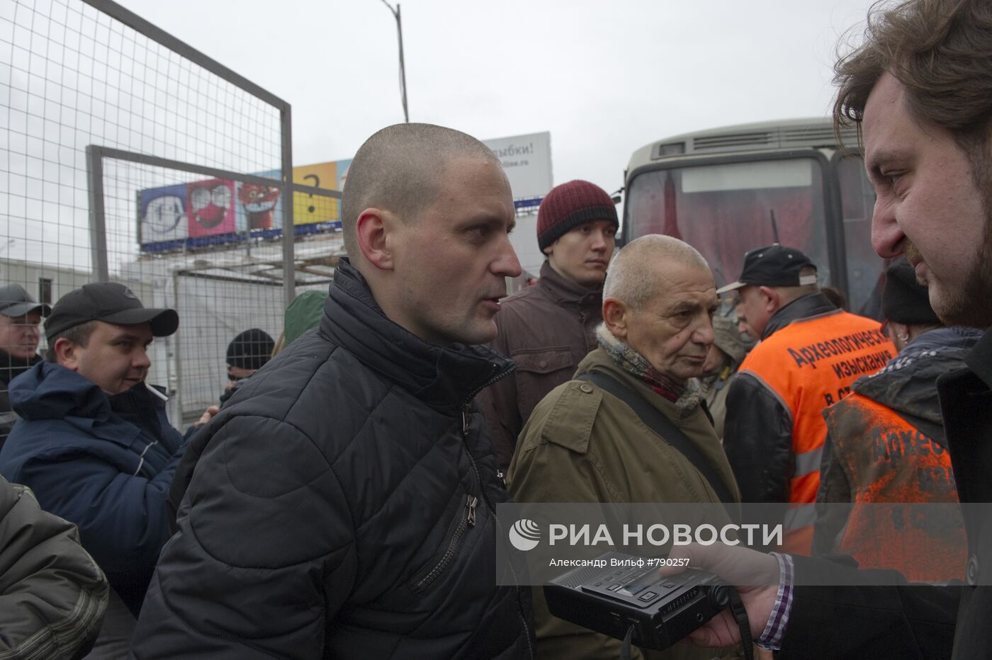 Акция против раскопок на Триумфальной площади