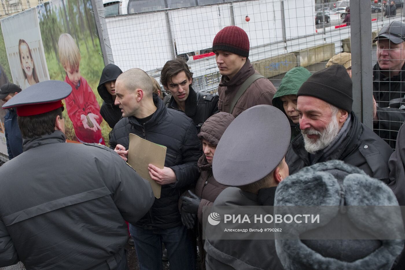 Акция против раскопок на Триумфальной площади