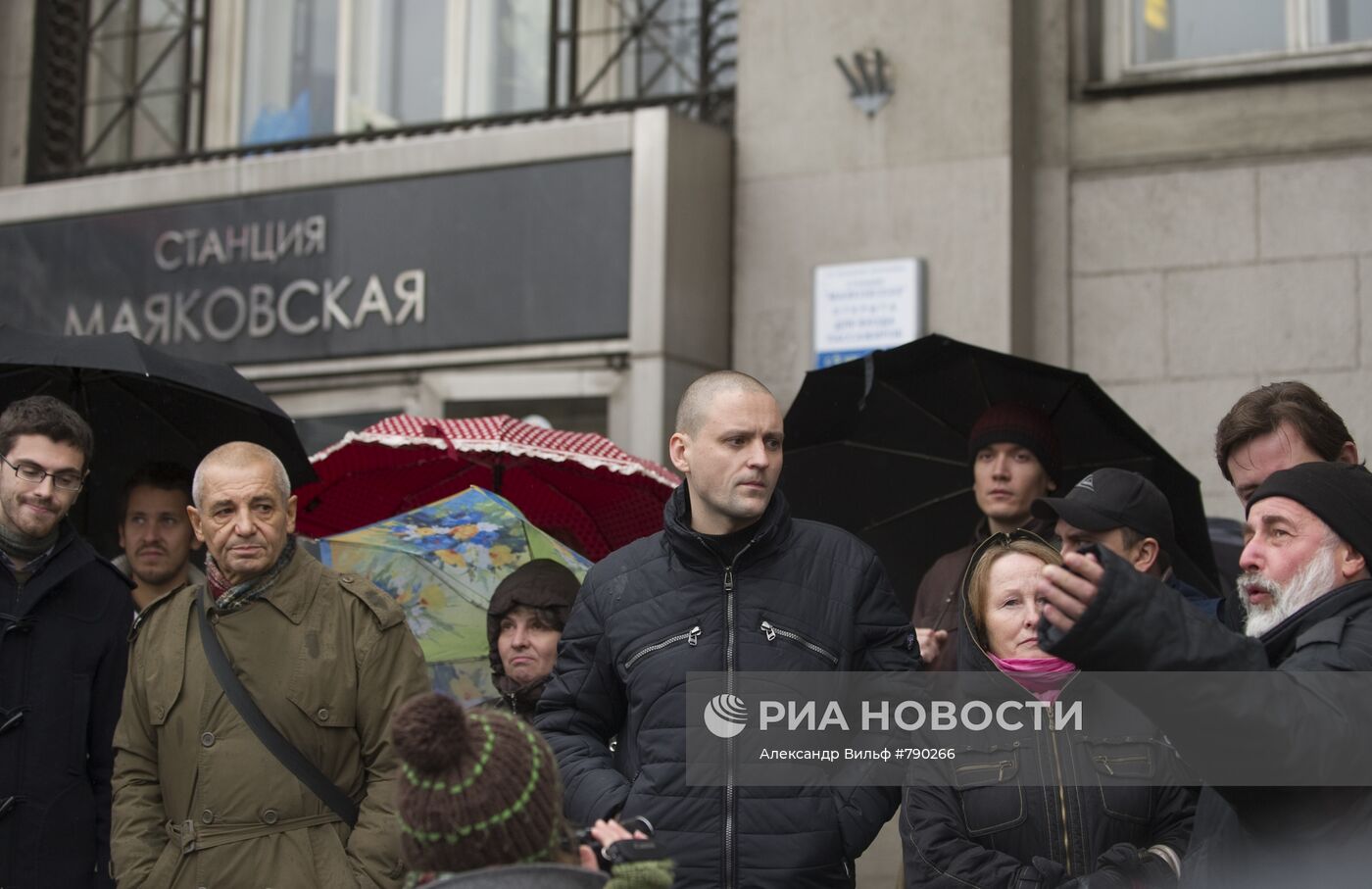 Акция против раскопок на Триумфальной площади