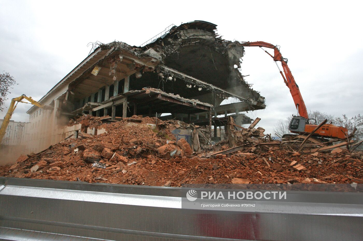 Снос бассейна "Динамо" в Петровском парке