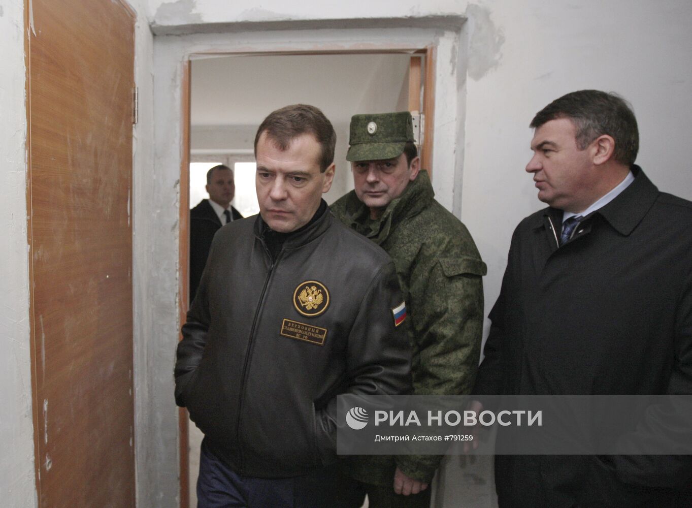 Д.Медведев посетил военный городок в Подмосковье