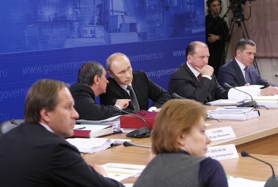 Владимир Путин провел совещание на ОАО "Новокуйбышевский НПЗ"