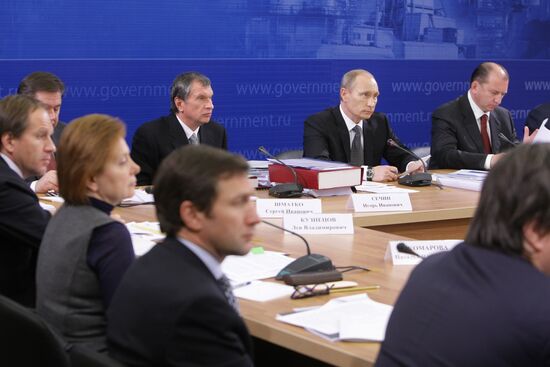 Владимир Путин провел совещание на ОАО "Новокуйбышевский НПЗ"