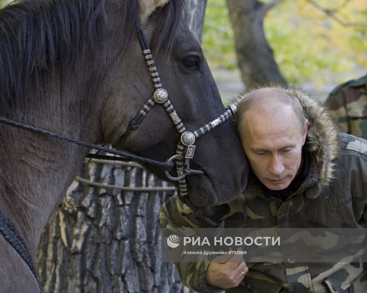 В.Путин во время экспедиции в "Убсунурскую котловину"