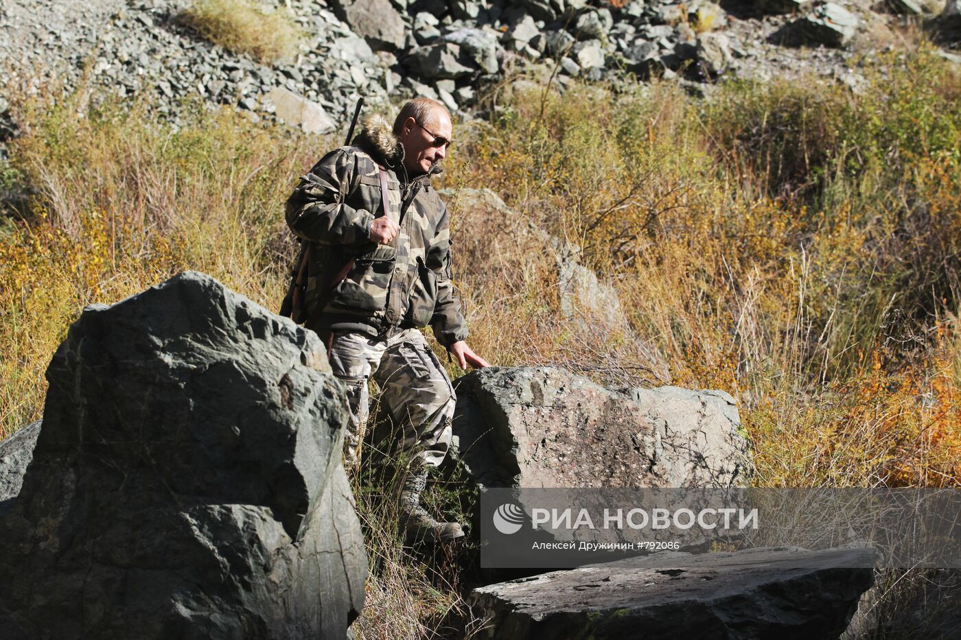 В.Путин во время экспедиции в "Убсунурскую котловину"