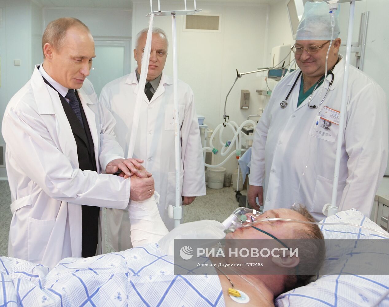 В.Путин посетил Владимира Шаманова в госпитале им.Бурденко